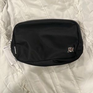 Brand new Lululemon Everywhere Belt Bag